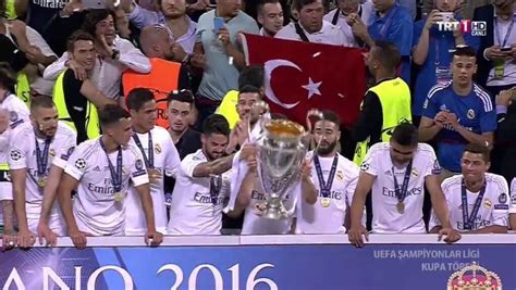 Ş­a­m­p­i­y­o­n­l­a­r­ ­L­i­g­i­ ­k­u­p­a­ ­t­ö­r­e­n­i­n­d­e­ ­T­ü­r­k­ ­b­a­y­r­a­ğ­ı­n­a­ ­m­ü­d­a­h­a­l­e­